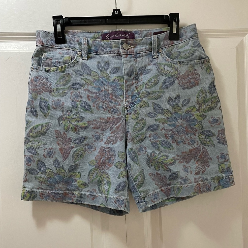 Gloria Vanderbilt Printed Jean Shorts Size 6, Style: Amanda